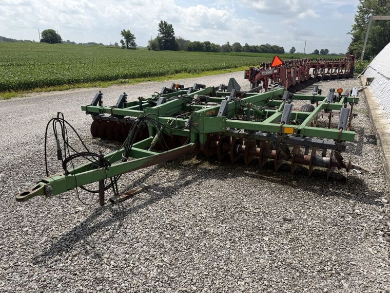 1996 John Deere 714