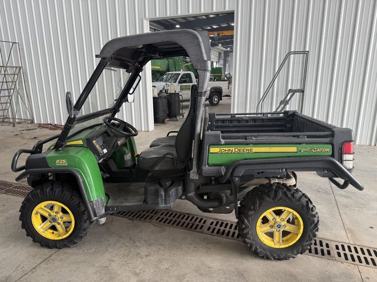 2013 John Deere XUV 825I GREEN