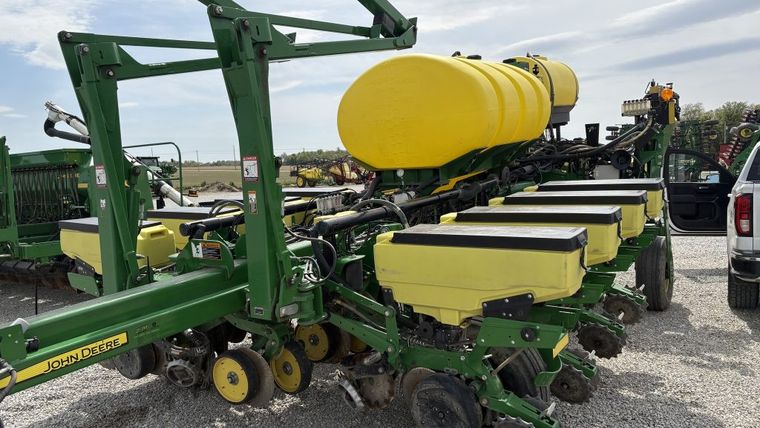 2015 John Deere 1775NT