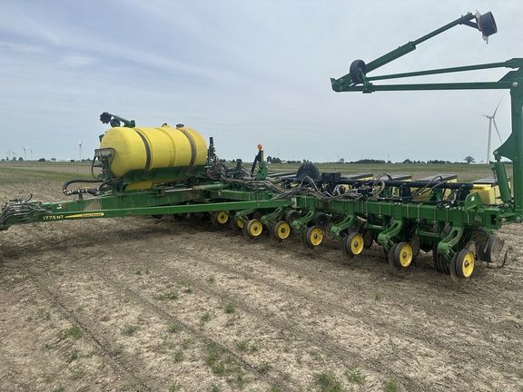 2015 John Deere 1775NT