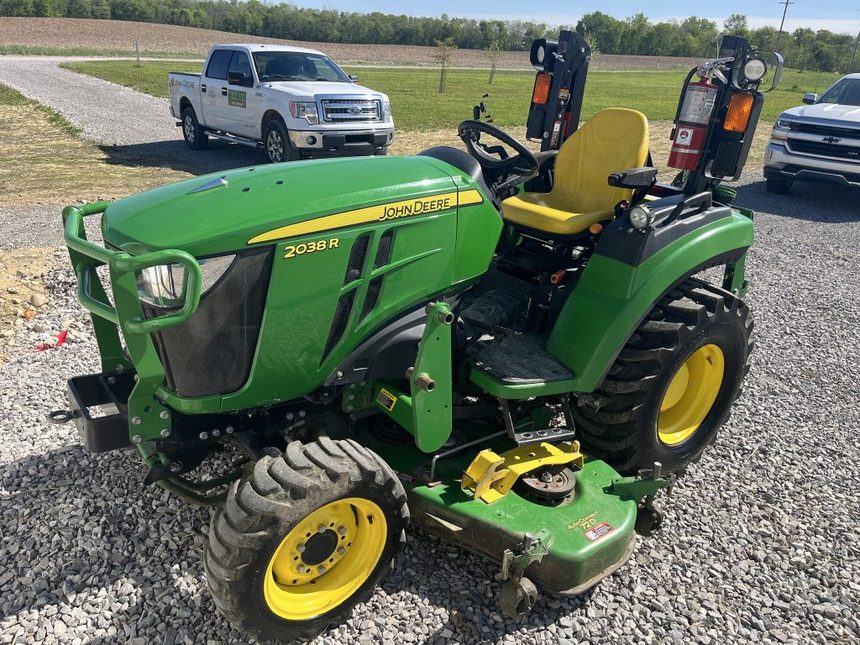 2017 John Deere 2038R