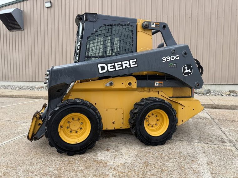 2017 John Deere 330G