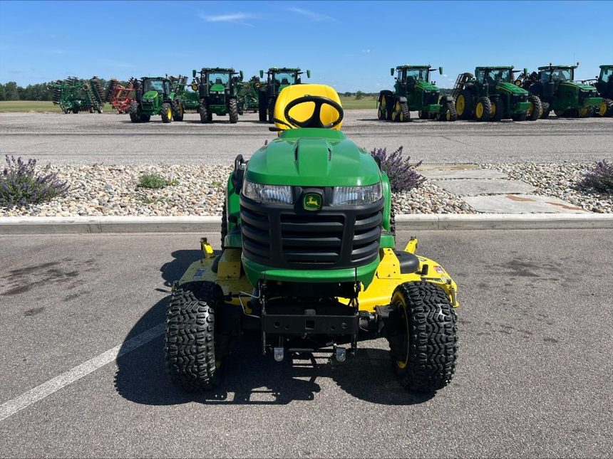 2018 John Deere X738