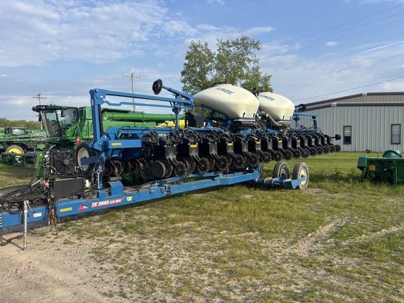 2021 Kinze 3665