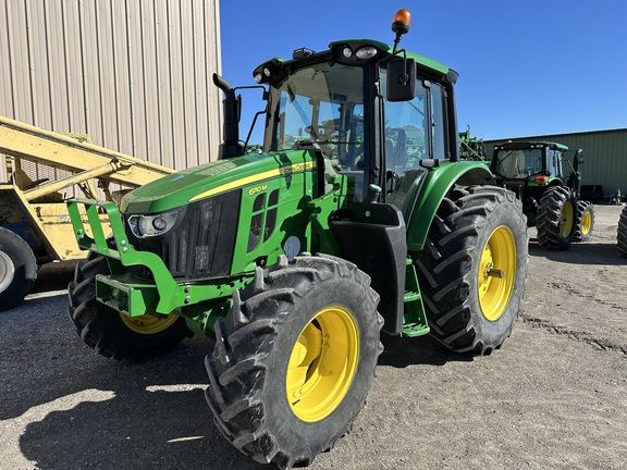 2022 John Deere 6110M