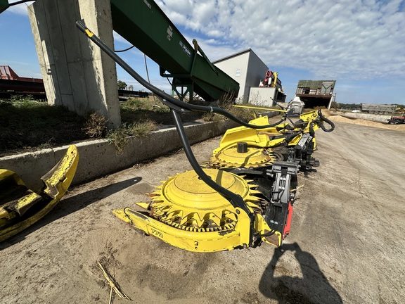 2022 John Deere 772