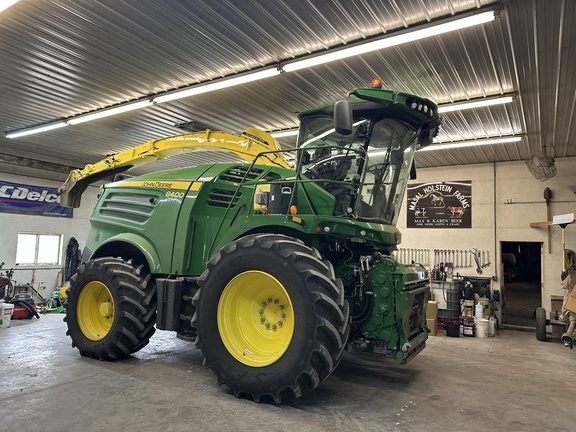 2022 John Deere 8400