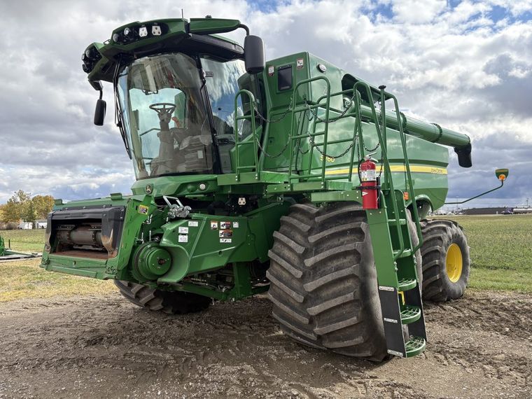 2022 John Deere S760