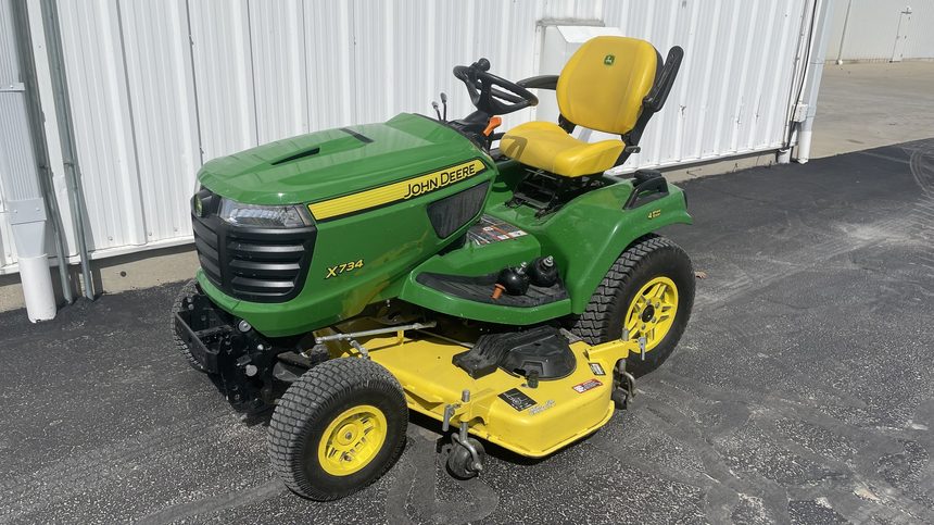 2022 John Deere X734