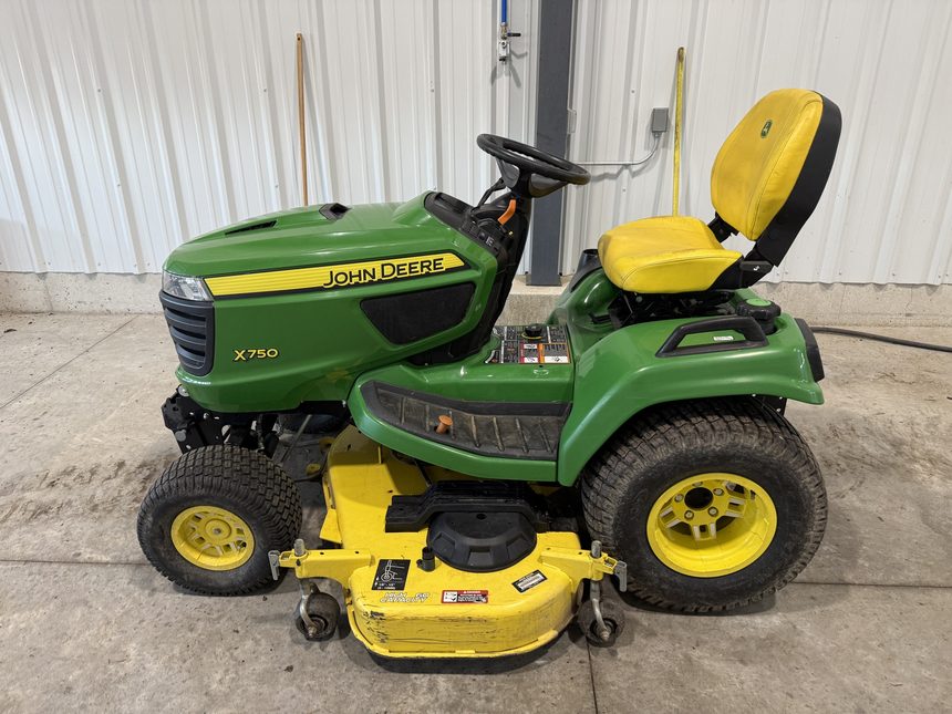 2022 John Deere X750