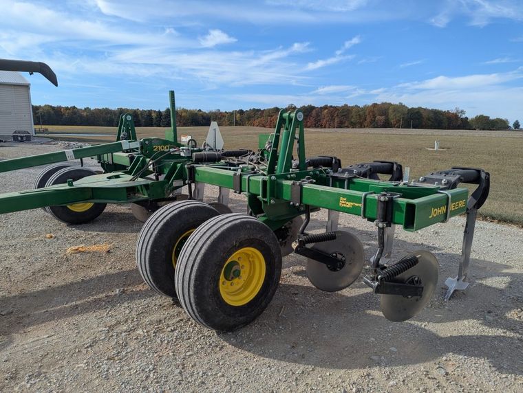 2023 John Deere 2100
