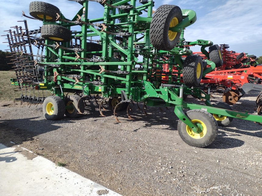 2023 John Deere 2230FH