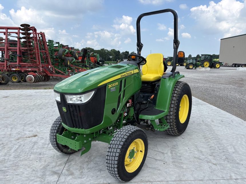 2023 John Deere 3033R