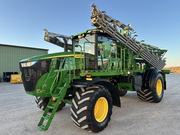 2023 John Deere 800R