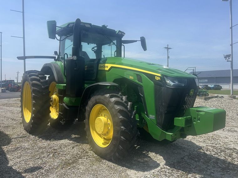 2023 John Deere 8R 250