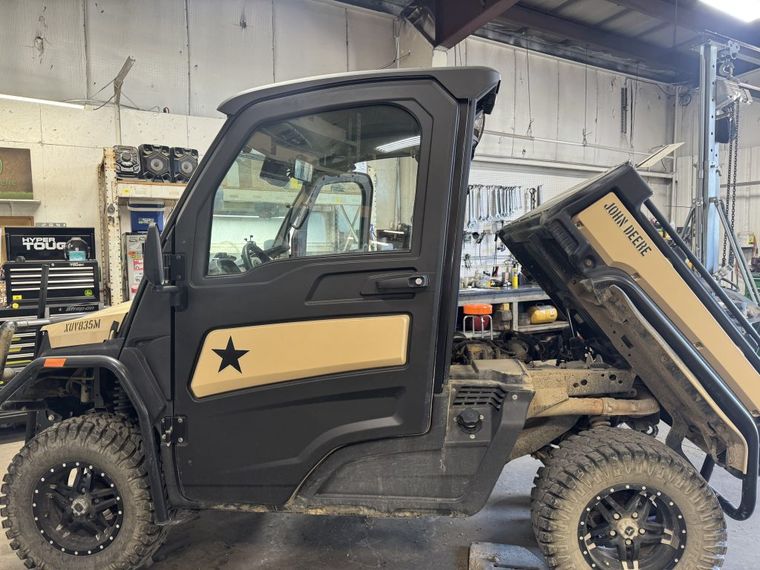 2023 John Deere XUV 835M
