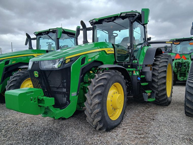2024 John Deere 8R 250