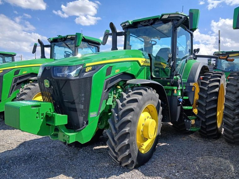 2024 John Deere 8R 250